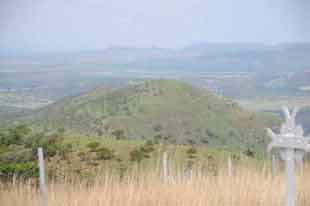 Twin Peaks - Boer artillery barrage onto Spionkop